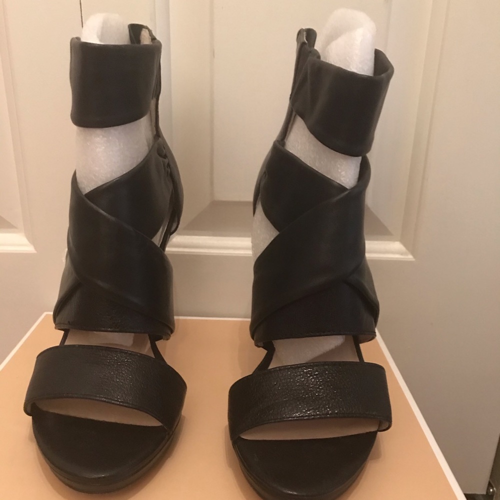 Heels - Picture 3 of 3